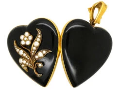 Large 18ct Gold Victorian Heart Shaped With Black Enamel & Natural Split Pearls “Forget Me Not” Flower By Edwin Streeter -Antique Jewellery Company DSC02065