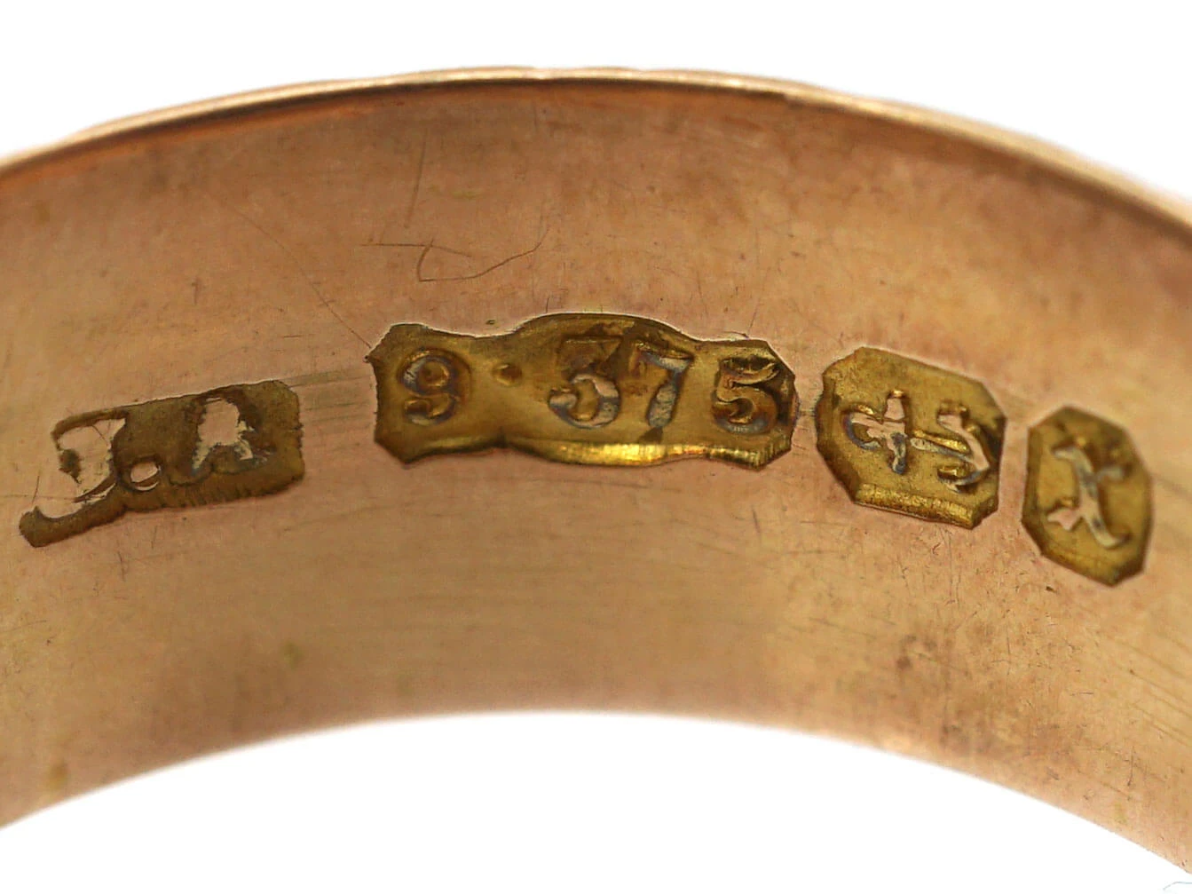 Victorian 9ct Gold Wide Wedding Band With Incised Detail 7 Victorian 9ct Gold Wide Wedding Band With Incised Detail - Image 5