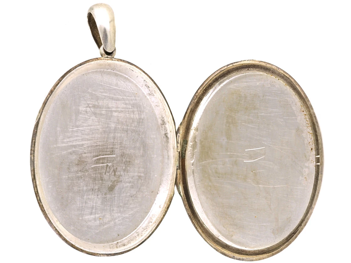 Victorian Large Oval Silver Plain Locket 6 Victorian Large Oval Silver Plain Locket - Image 4
