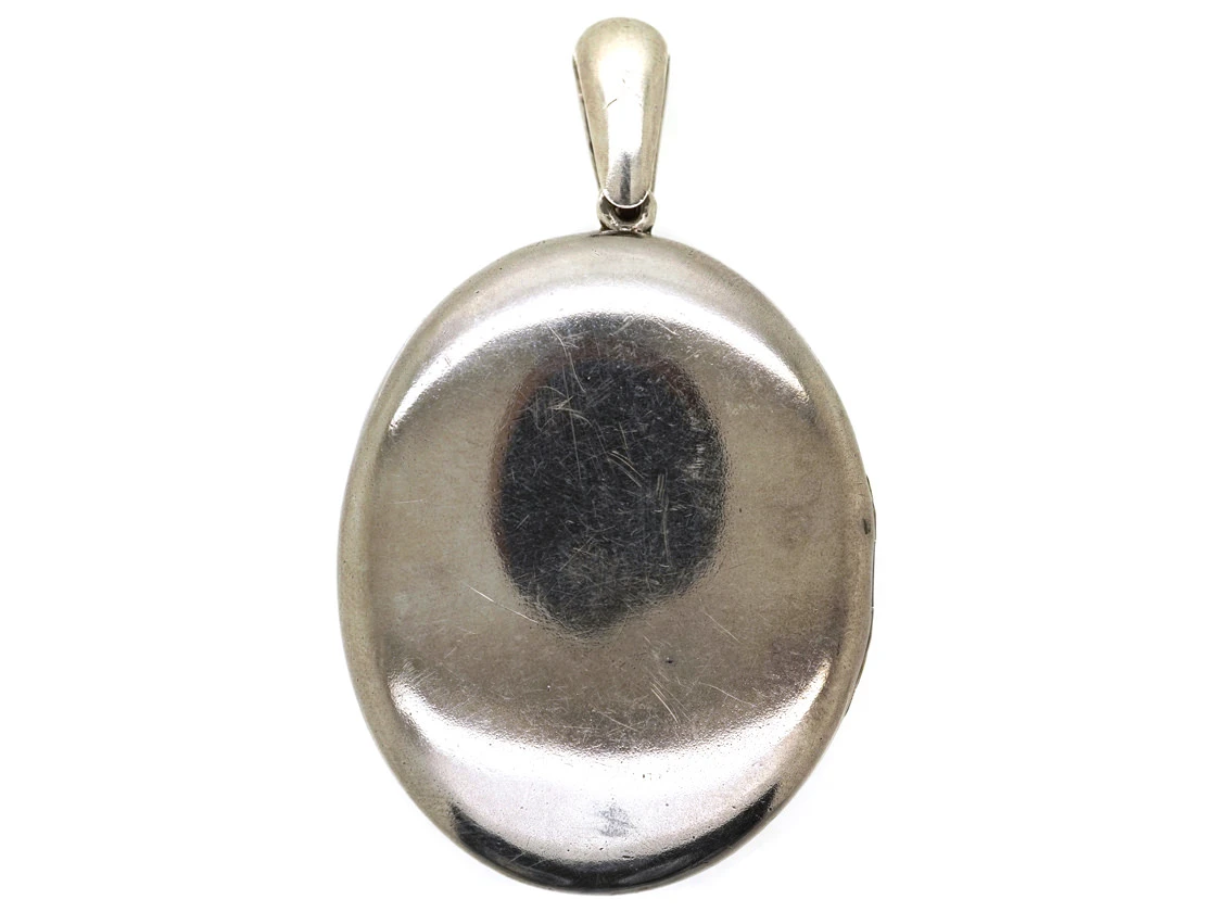 Victorian Silver Oval Locket With Overlap Detail 6 Victorian Silver Oval Locket With Overlap Detail - Image 4