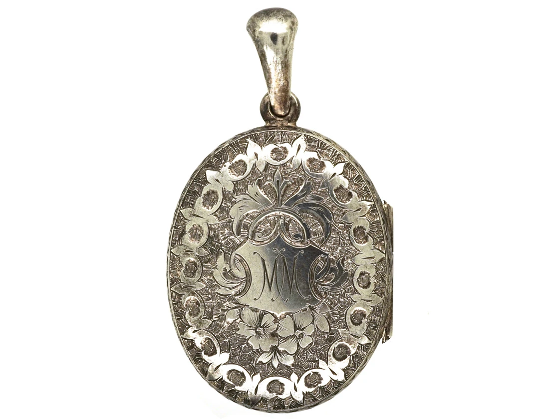Victorian Silver Oval Locket With Ivy Leaf Detail 6 Victorian Silver Oval Locket With Ivy Leaf Detail - Image 4