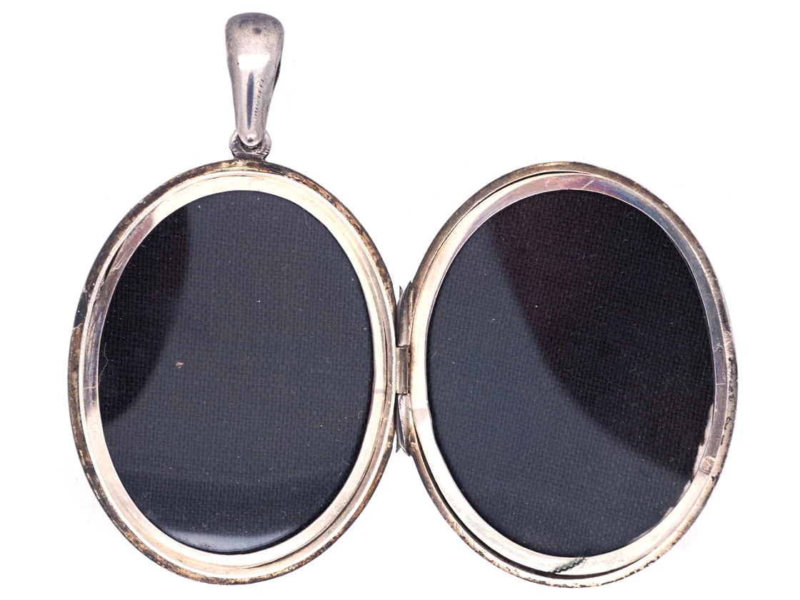 Victorian Silver Oval Locket With Bouquet Of Flowers Design 4 Victorian Silver Oval Locket With Bouquet Of Flowers Design - Image 2