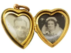 Edwardian Plain 9ct Back & Front Gold Heart Locket 10 Edwardian Plain 9ct Back & Front Gold Heart Locket -Antique Jewellery Company DSC03019