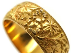 18ct Gold Wedding Band With Ivy Leaf Decoration 14 18ct Gold Wedding Band With Ivy Leaf Decoration -Antique Jewellery Company DSC03146