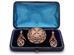 Victorian Scottish 15ct Gold, Jasper & Bloodstone Brooch & Earrings Set In Original Case 9 Victorian Scottish 15ct Gold, Jasper & Bloodstone Brooch & Earrings Set In Original Case -Antique Jewellery Company DSC03337