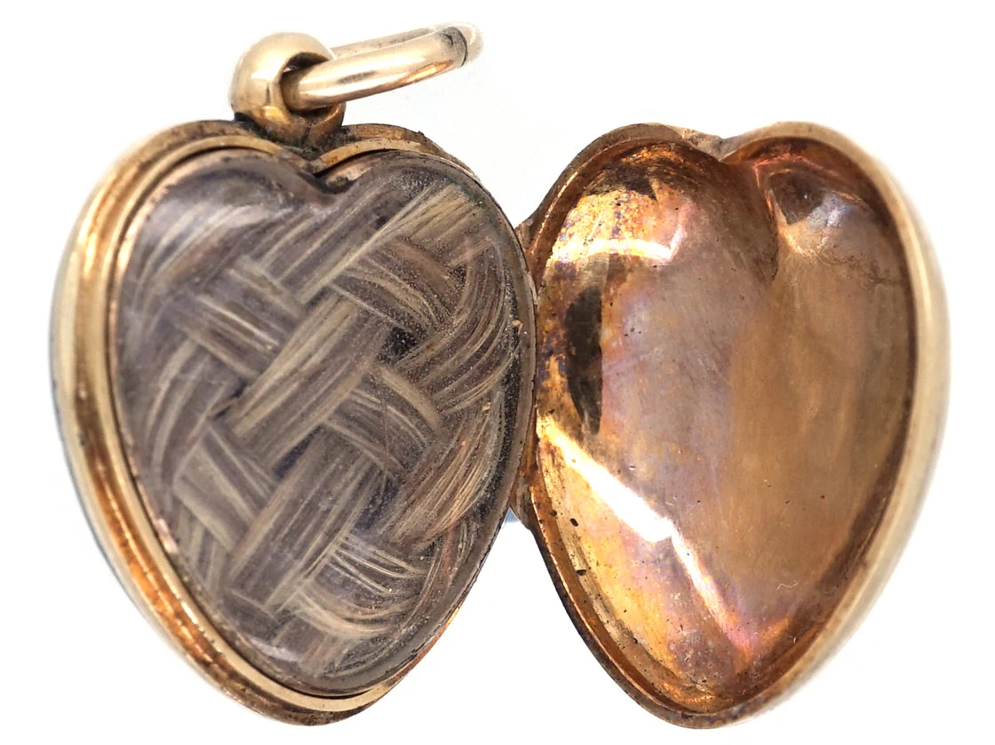 15ct Gold & Black Enamel Memorial Heart Shaped Locket 4 15ct Gold & Black Enamel Memorial Heart Shaped Locket - Image 2