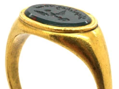 Georgian 18ct Gold Bloodstone Signet Ring With Bird & Envelope Intaglio 9 Georgian 18ct Gold Bloodstone Signet Ring With Bird & Envelope Intaglio -Antique Jewellery Company DSC03751