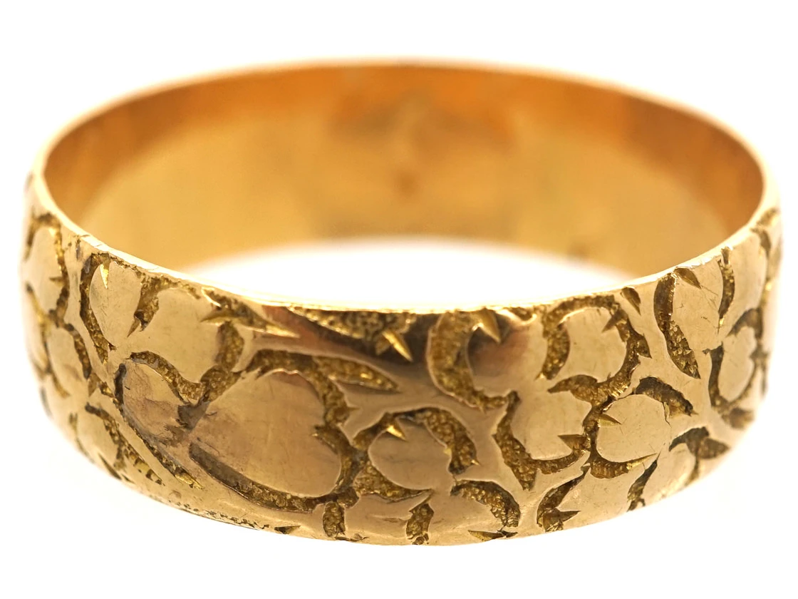 Edwardian 18ct Gold Large Wedding Ring Engraved With Ivy & Hearts 10 Edwardian 18ct Gold Large Wedding Ring Engraved With Ivy & Hearts - Image 8