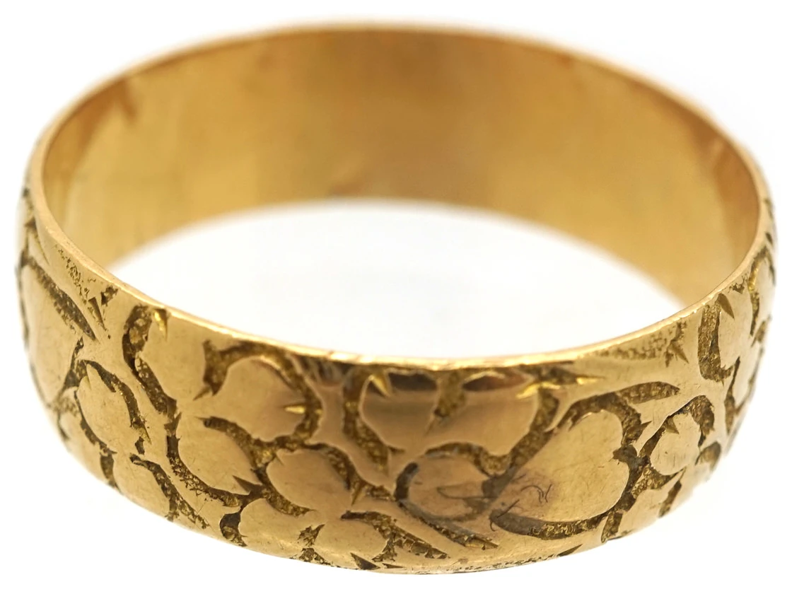 Edwardian 18ct Gold Large Wedding Ring Engraved With Ivy & Hearts 5 Edwardian 18ct Gold Large Wedding Ring Engraved With Ivy & Hearts - Image 3