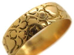 Edwardian 18ct Gold Large Wedding Ring Engraved With Ivy & Hearts 14 Edwardian 18ct Gold Large Wedding Ring Engraved With Ivy & Hearts -Antique Jewellery Company DSC03968