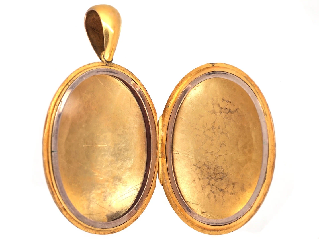 Victorian 15ct Gold Oval Engraved Locket 6 Victorian 15ct Gold Oval Engraved Locket - Image 4