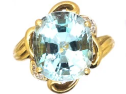 1950’s 18ct Gold Ring Set With An Aquamarine & Small Diamonds