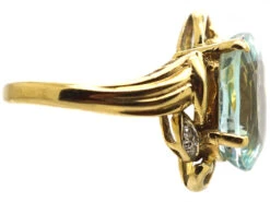 1950’s 18ct Gold Ring Set With An Aquamarine & Small Diamonds -Antique Jewellery Company DSC05793