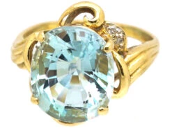 1950’s 18ct Gold Ring Set With An Aquamarine & Small Diamonds -Antique Jewellery Company DSC05804