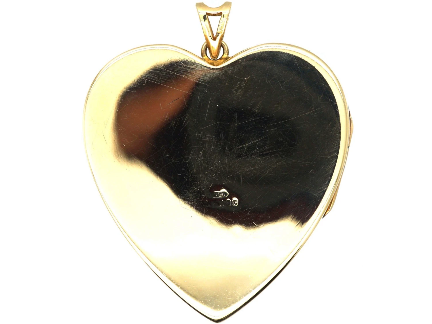 Large 9ct Gold Heart Shaped Locket With Engraved Foliate Detail 6 Large 9ct Gold Heart Shaped Locket With Engraved Foliate Detail - Image 4