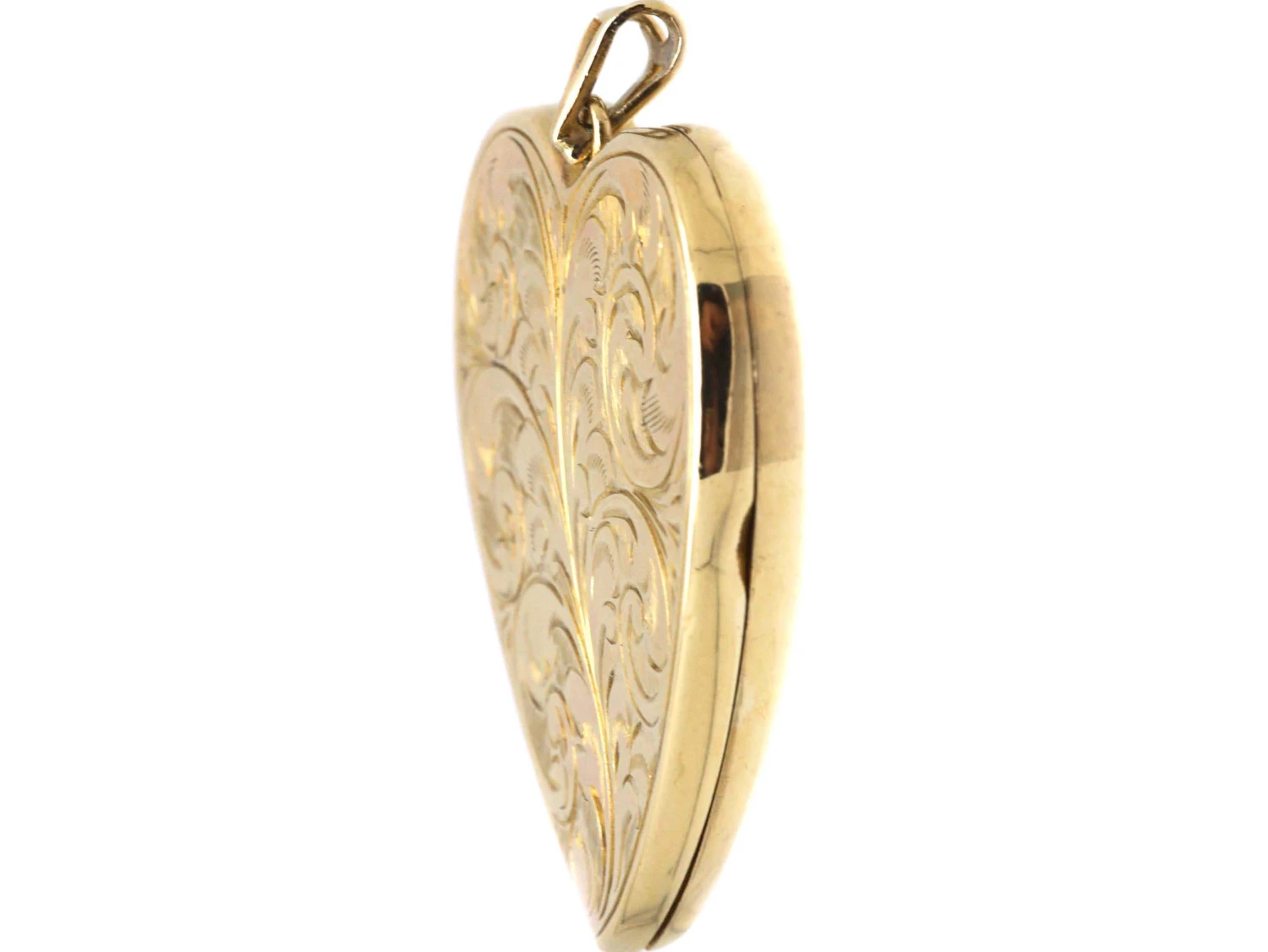 Large 9ct Gold Heart Shaped Locket With Engraved Foliate Detail 5 Large 9ct Gold Heart Shaped Locket With Engraved Foliate Detail - Image 3