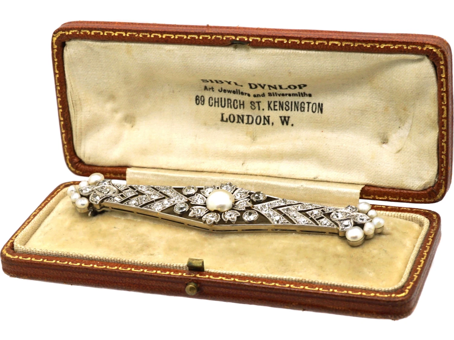 Early 20th Century 18ct White Gold, Diamond & Natural Pearl Brooch By Sybil Dunlop In Original Case 5 Early 20th Century 18ct White Gold, Diamond & Natural Pearl Brooch By Sybil Dunlop In Original Case - Image 3
