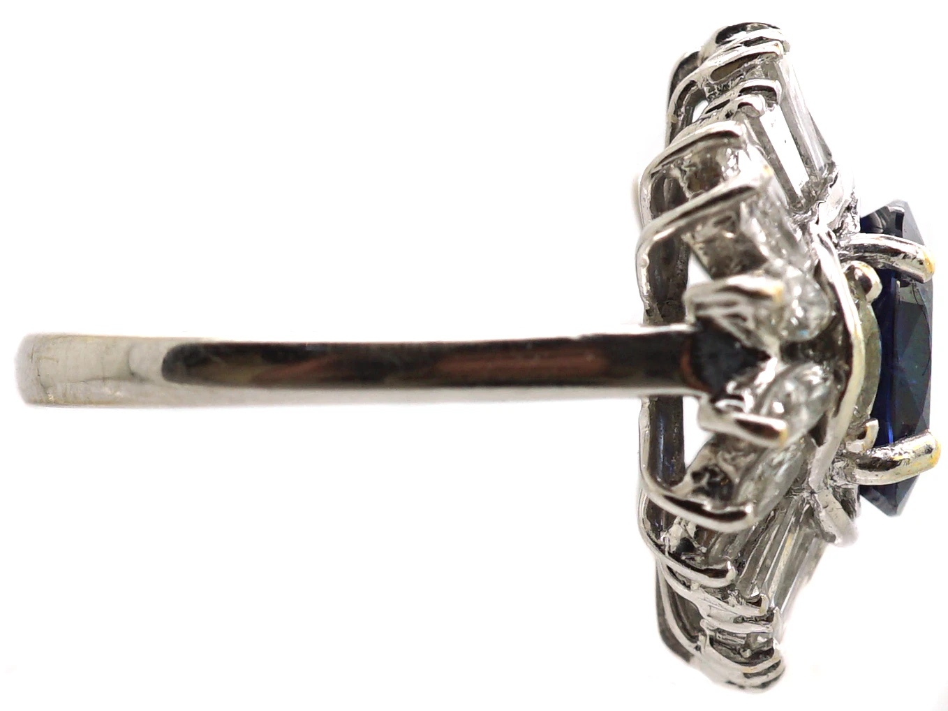 18ct White Gold, Sapphire & Diamond Cluster Ring 5 18ct White Gold, Sapphire & Diamond Cluster Ring - Image 3