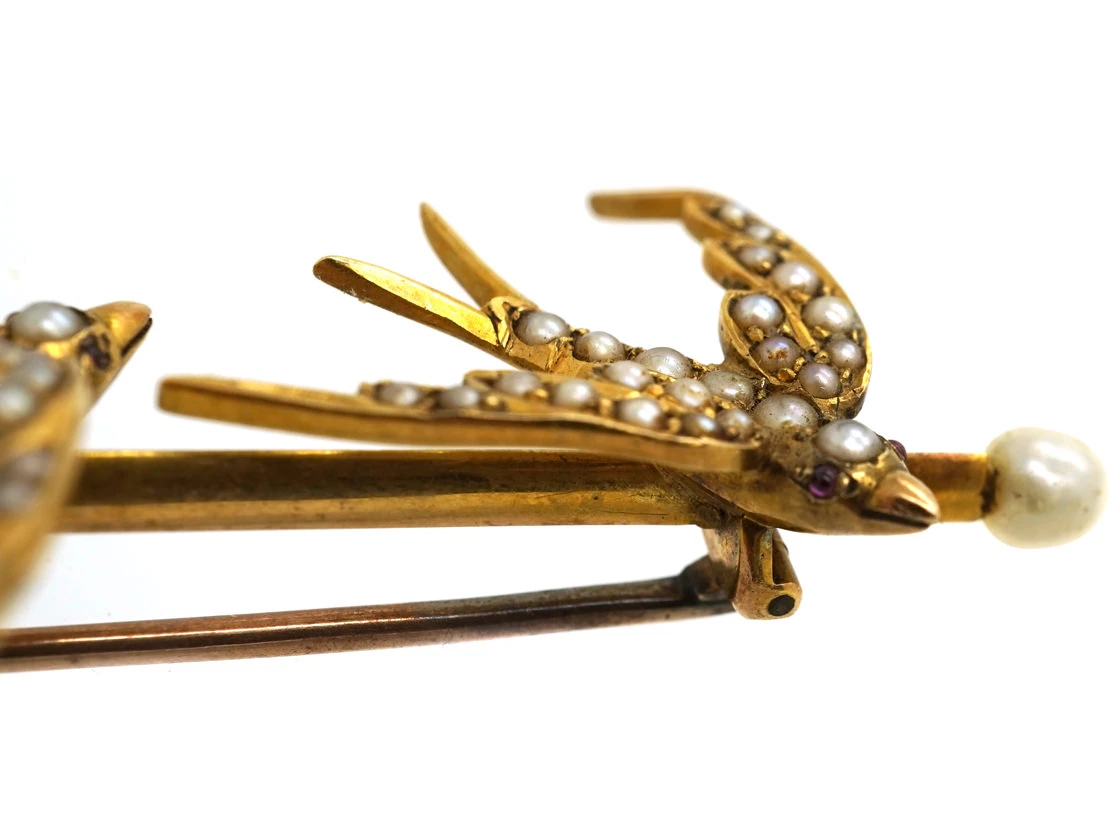 Edwardian 15ct Gold Brooch Of Two Swallows Set With Natural Split Pearls 6 Edwardian 15ct Gold Brooch Of Two Swallows Set With Natural Split Pearls - Image 4