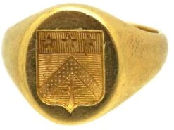 French 18ct Gold Signet Ring With Shield & Crest Intaglio -Antique Jewellery Company DSC09151