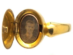 Edwardian 18ct Gold Signet Ring With Hidden Compartment 13 Edwardian 18ct Gold Signet Ring With Hidden Compartment -Antique Jewellery Company DSC09251