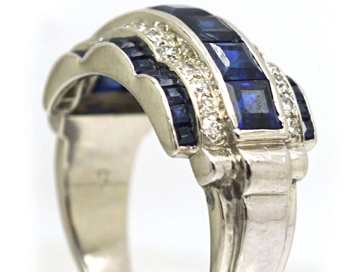 Art Deco Platinum, Sapphire & Diamond Ring With Scalloped Edges 4 Art Deco Platinum, Sapphire & Diamond Ring With Scalloped Edges - Image 2