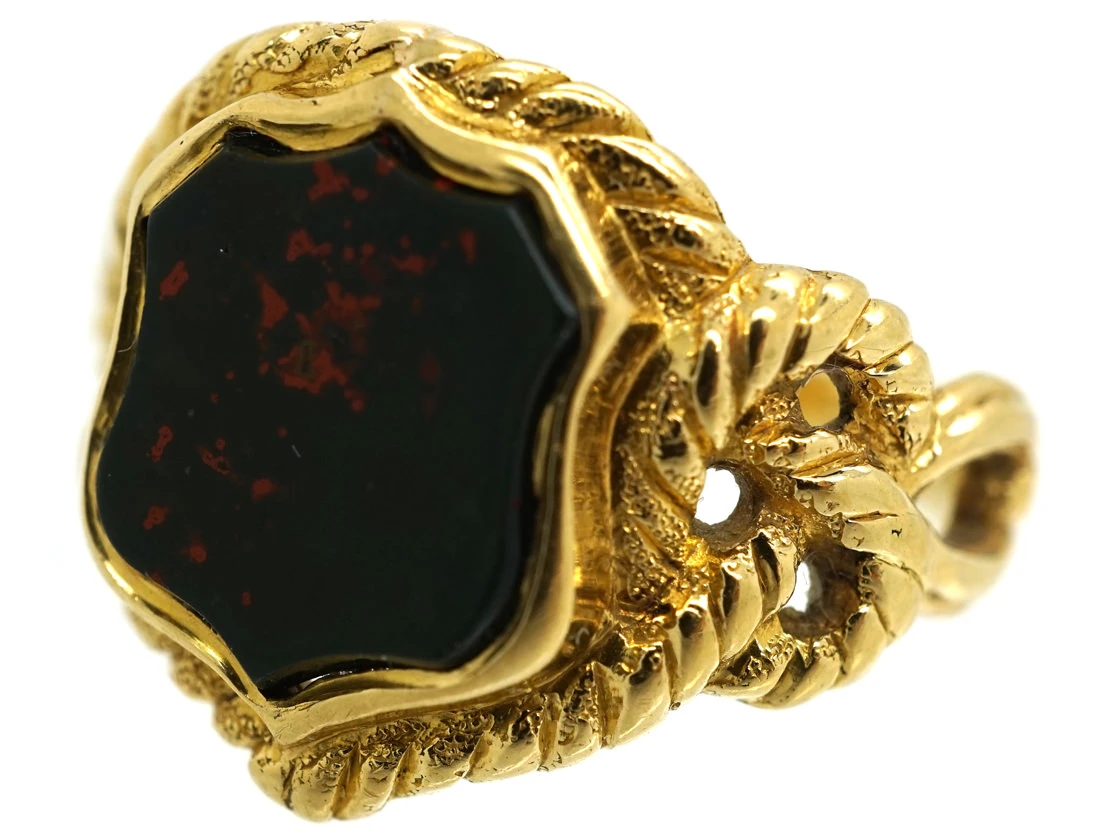 Victorian 18ct Gold & Shield Shaped Bloodstone Signet Ring 10 Victorian 18ct Gold & Shield Shaped Bloodstone Signet Ring - Image 8