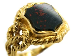 Victorian 18ct Gold & Shield Shaped Bloodstone Signet Ring 13 Victorian 18ct Gold & Shield Shaped Bloodstone Signet Ring -Antique Jewellery Company DSC09794