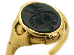 Victorian 18ct Gold & Bloodstone Crest Intaglio Signet Ring -Antique Jewellery Company DSC09839