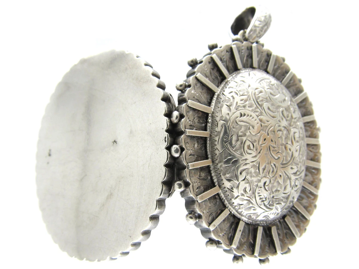 Silver Oval Victorian Locket 6 Silver Oval Victorian Locket - Image 4