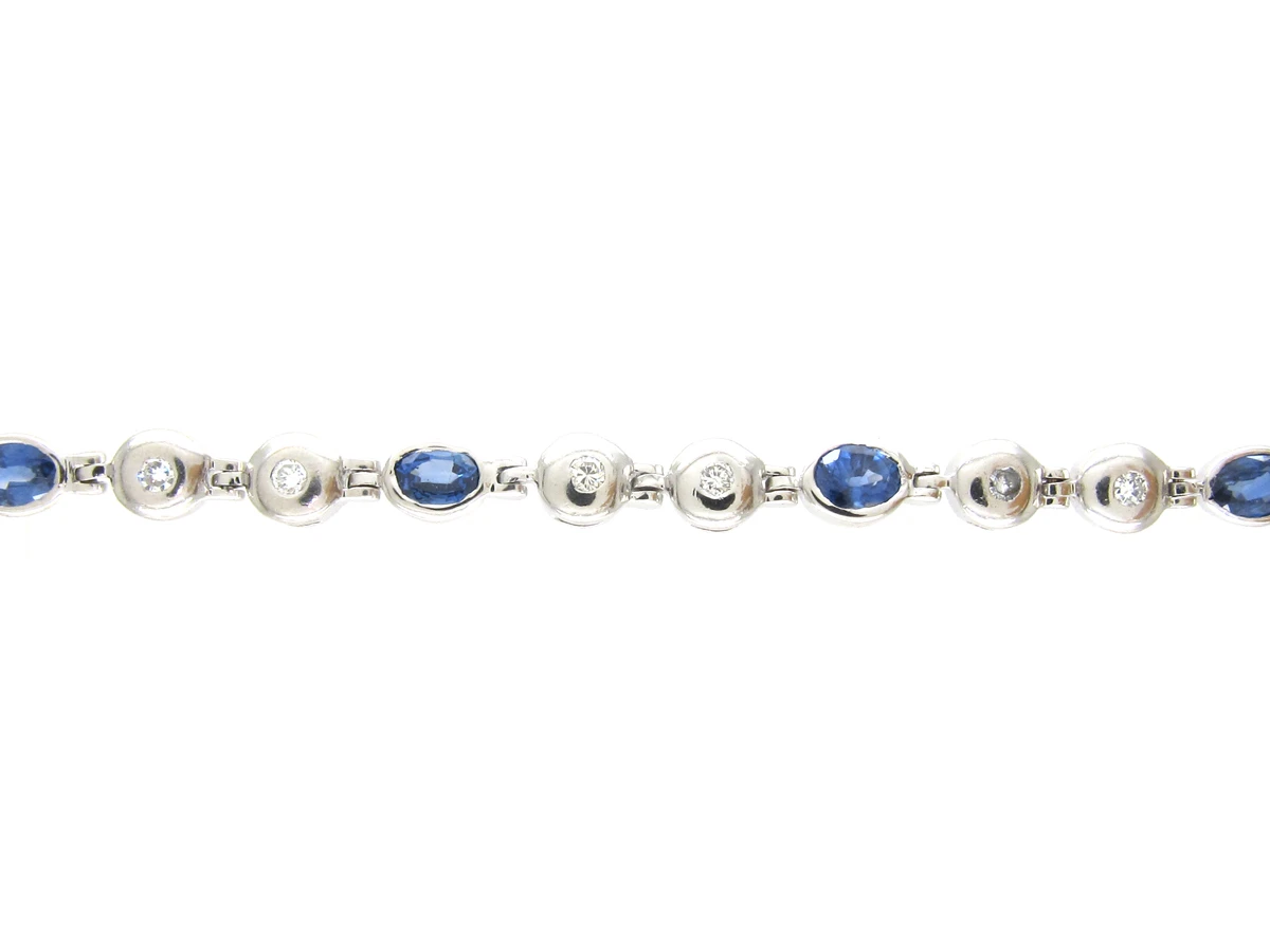 18ct White Gold, Sapphire & Diamond Bracelet 3 18ct White Gold, Sapphire & Diamond Bracelet