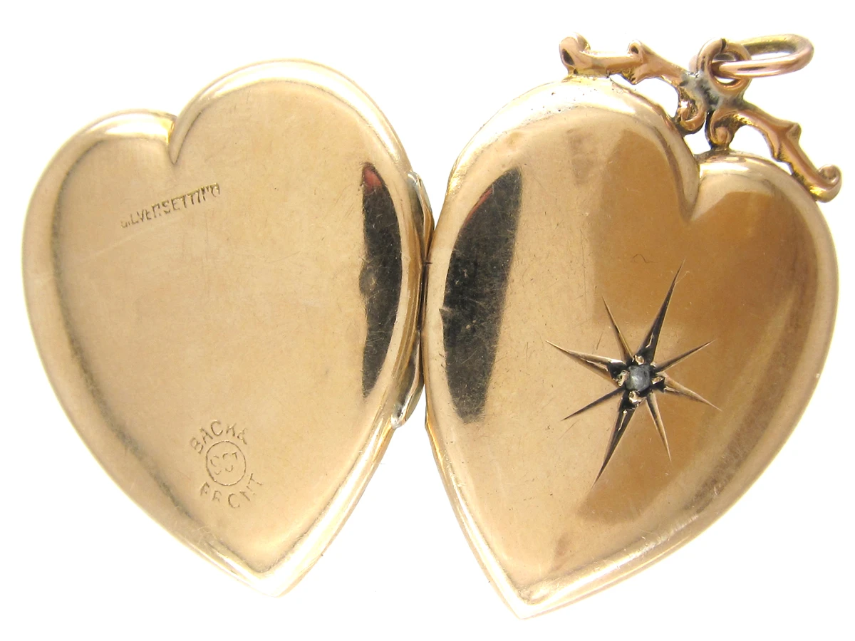 9ct Back & Front Heart Locket Set With A Diamond 7 9ct Back & Front Heart Locket Set With A Diamond - Image 5
