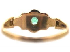 Regency 15ct Gold Emerald & Ruby Three Stone Ring With Ornate Gold Decoration -Antique Jewellery Company a9f6a2f6 dsc07128 scaled 1