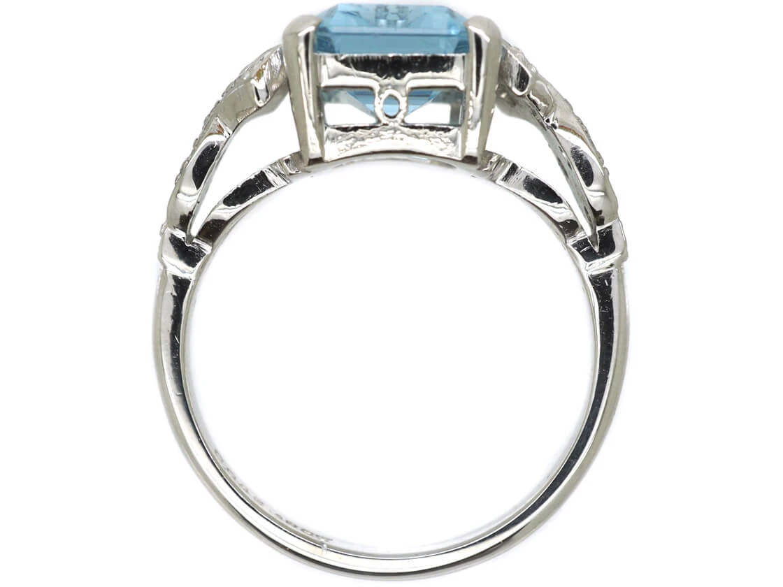 18ct White Gold Rectangular Aquamarine & Diamond Ring 5 18ct White Gold Rectangular Aquamarine & Diamond Ring - Image 3