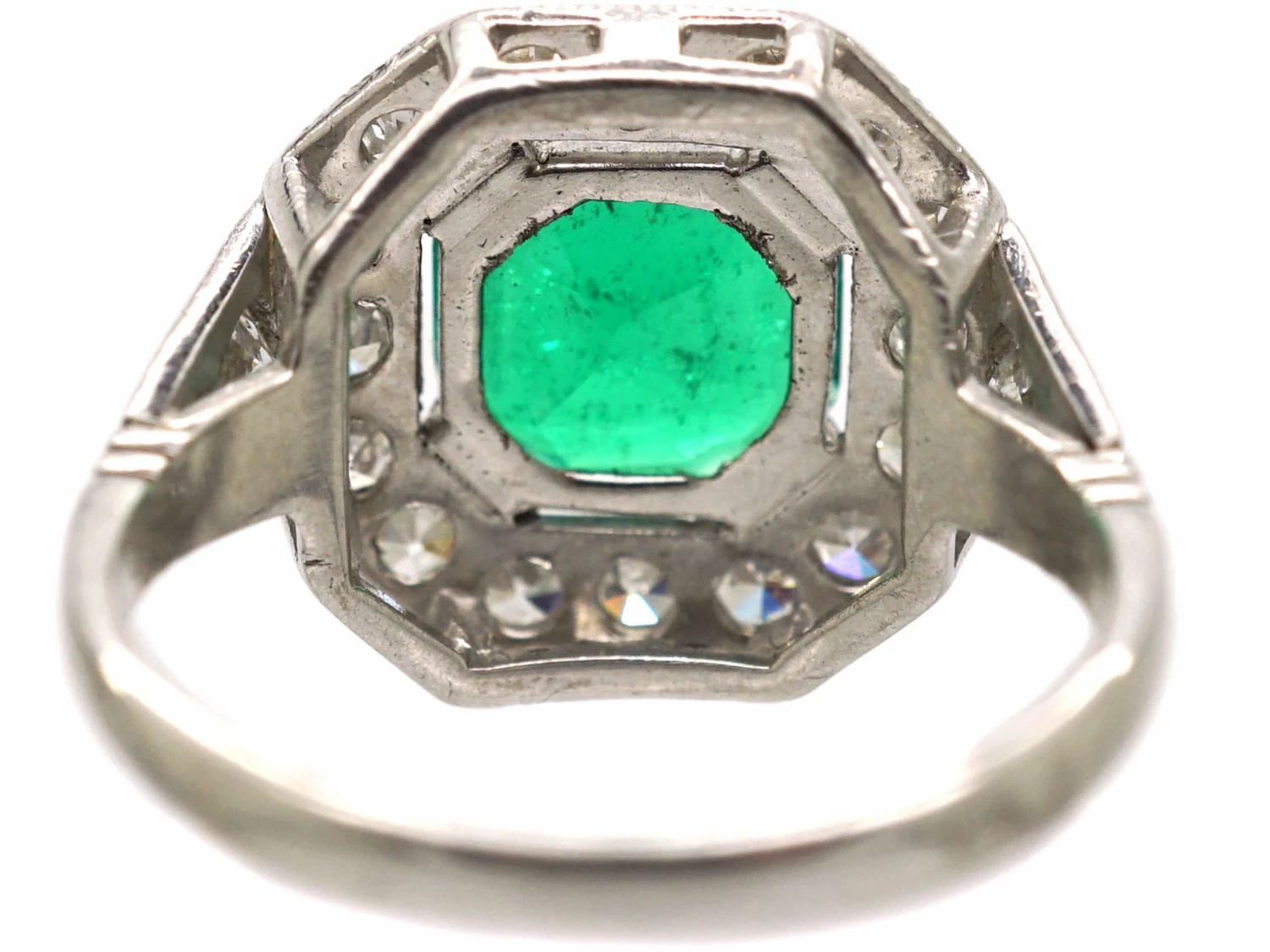 Art Deco 18ct White Gold, Columbian Emerald & Diamond Ring 7 Art Deco 18ct White Gold, Columbian Emerald & Diamond Ring - Image 5