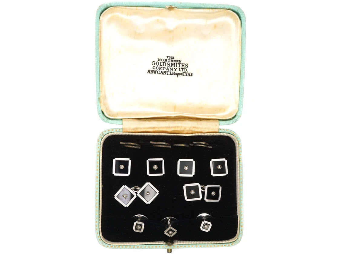 9ct White Gold & Diamond Dress Set In Original Case 3 9ct White Gold & Diamond Dress Set In Original Case