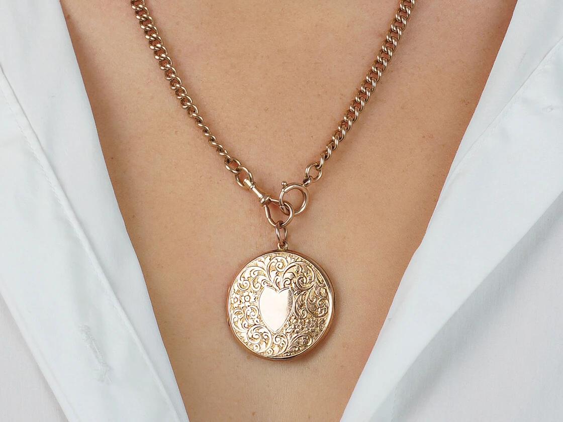 Edwardian 9ct Gold Back & Front Round Locket 8 Edwardian 9ct Gold Back & Front Round Locket - Image 6