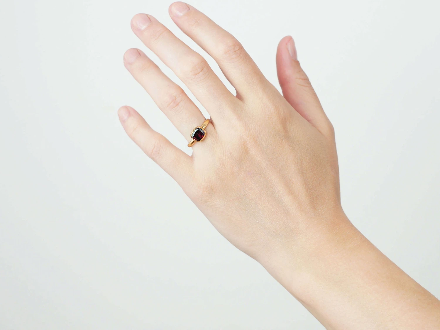 Victorian 18ct Gold & Garnet Ring 4 Victorian 18ct Gold & Garnet Ring - Image 2