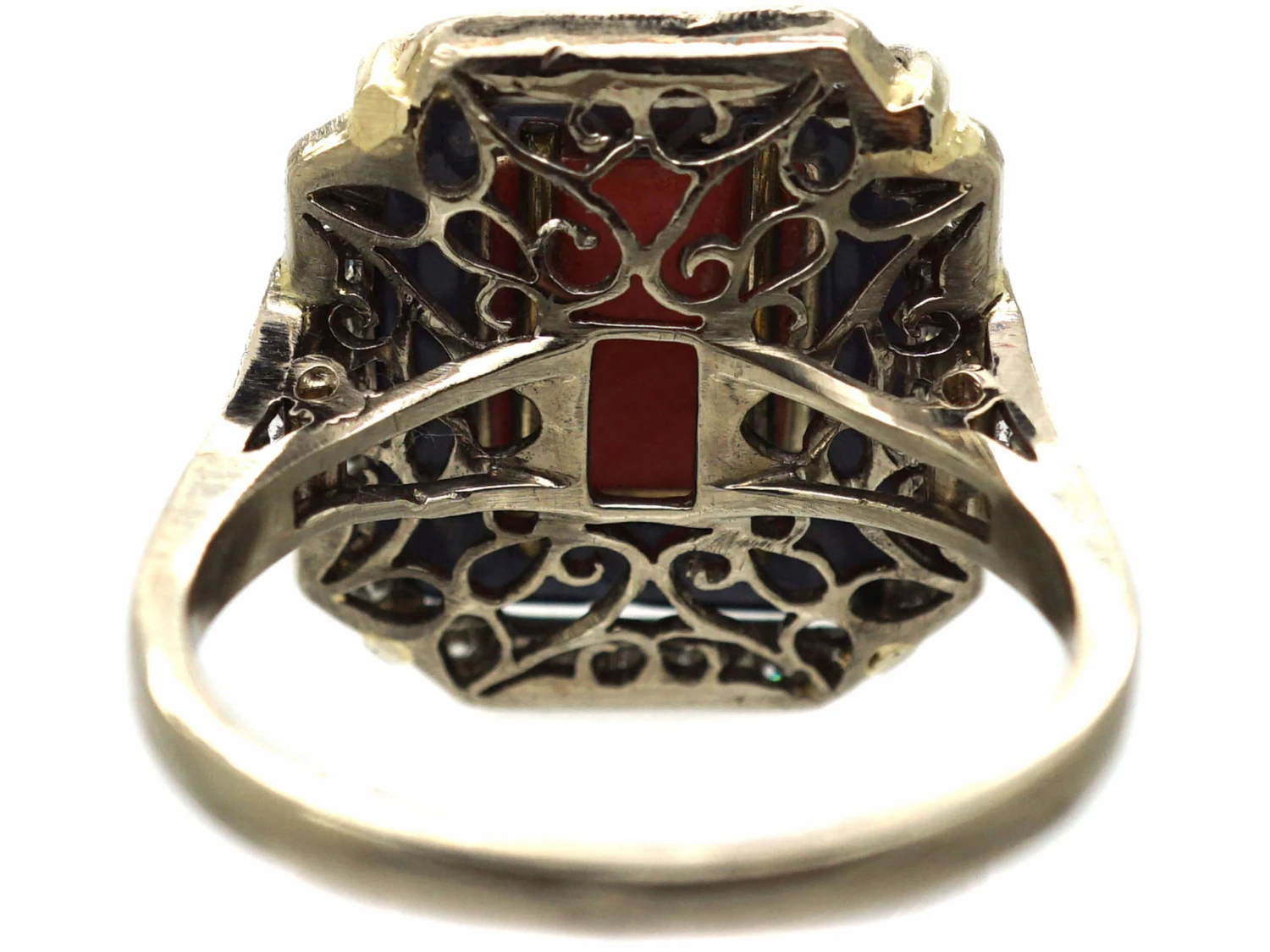 Art Deco 18ct White Gold Coral, Onyx And Diamond Ring 7 Art Deco 18ct White Gold Coral, Onyx And Diamond Ring - Image 5