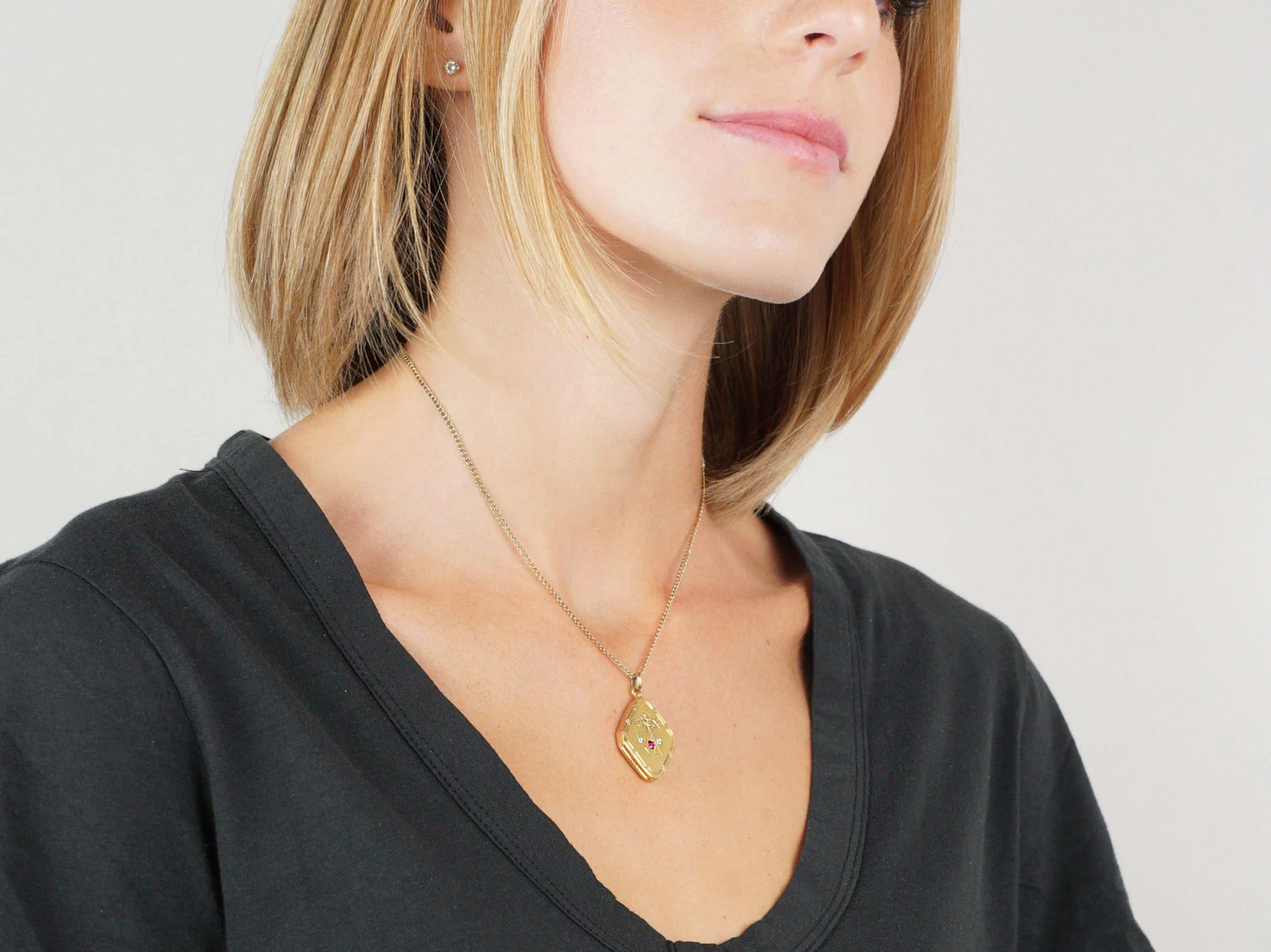 Edwardian 14ct Gold Locket Set With A Ruby & Two Natural Split Pearls 7 Edwardian 14ct Gold Locket Set With A Ruby & Two Natural Split Pearls - Image 5