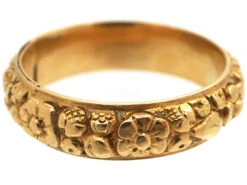 Georgian 18ct Gold Repoussé Band Ring With Hidden Locket Compartment 14 Georgian 18ct Gold Repoussé Band Ring With Hidden Locket Compartment -Antique Jewellery Company de83a290 dsc07758