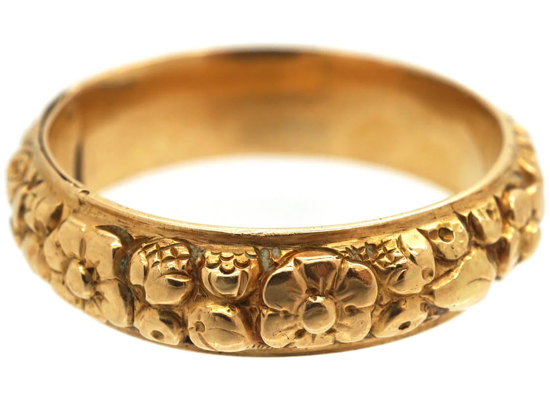 Georgian 18ct Gold Repoussé Band Ring With Hidden Locket Compartment 8 Georgian 18ct Gold Repoussé Band Ring With Hidden Locket Compartment - Image 6