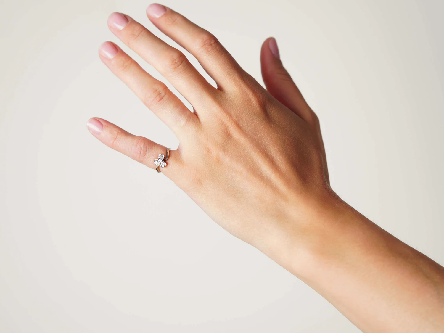 Edwardian 18ct White Gold & Platinum, Diamond Three Leaf Clover Ring 4 Edwardian 18ct White Gold & Platinum, Diamond Three Leaf Clover Ring - Image 2