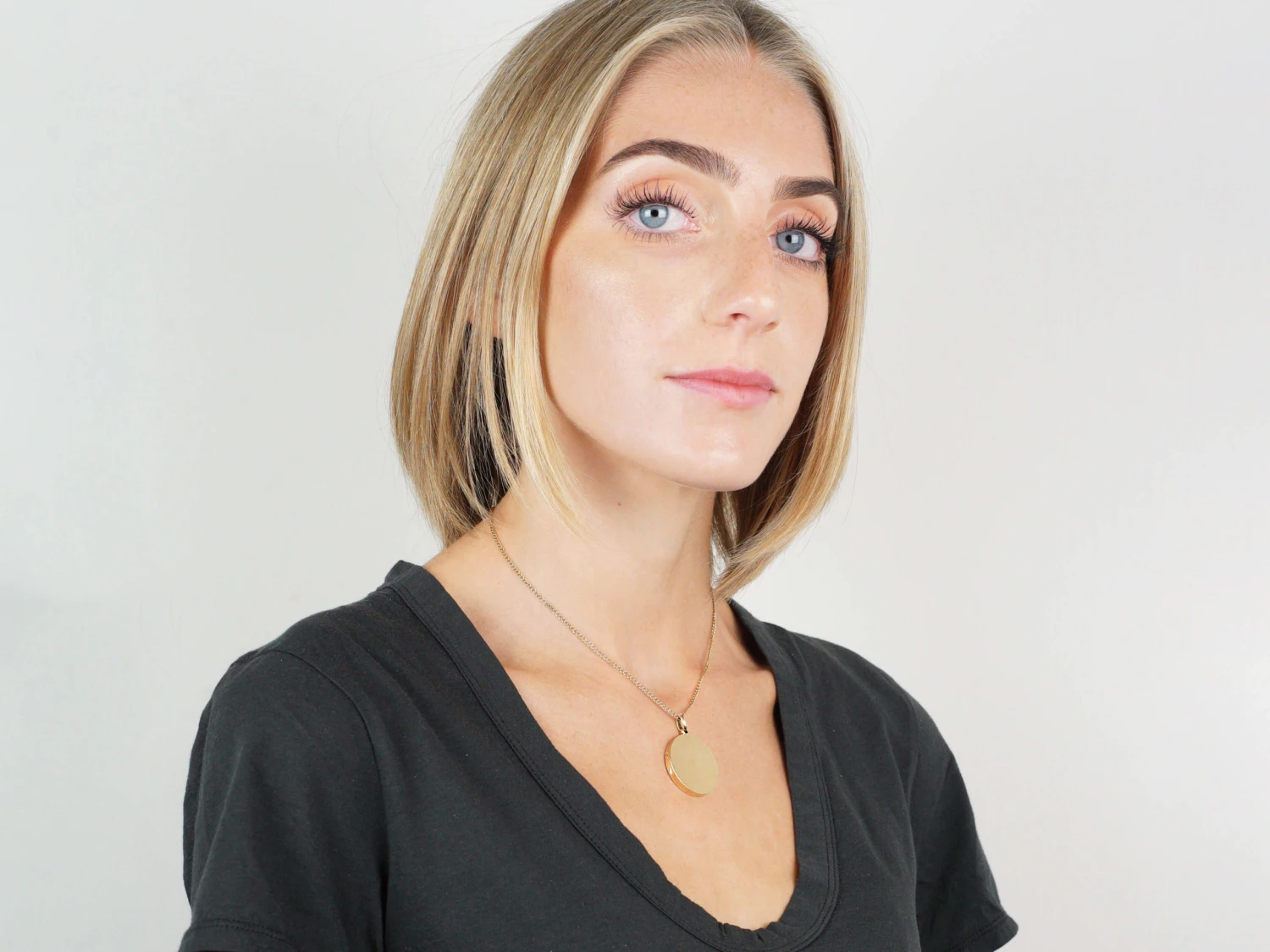 Edwardian 18ct Gold Round Locket 7 Edwardian 18ct Gold Round Locket - Image 5