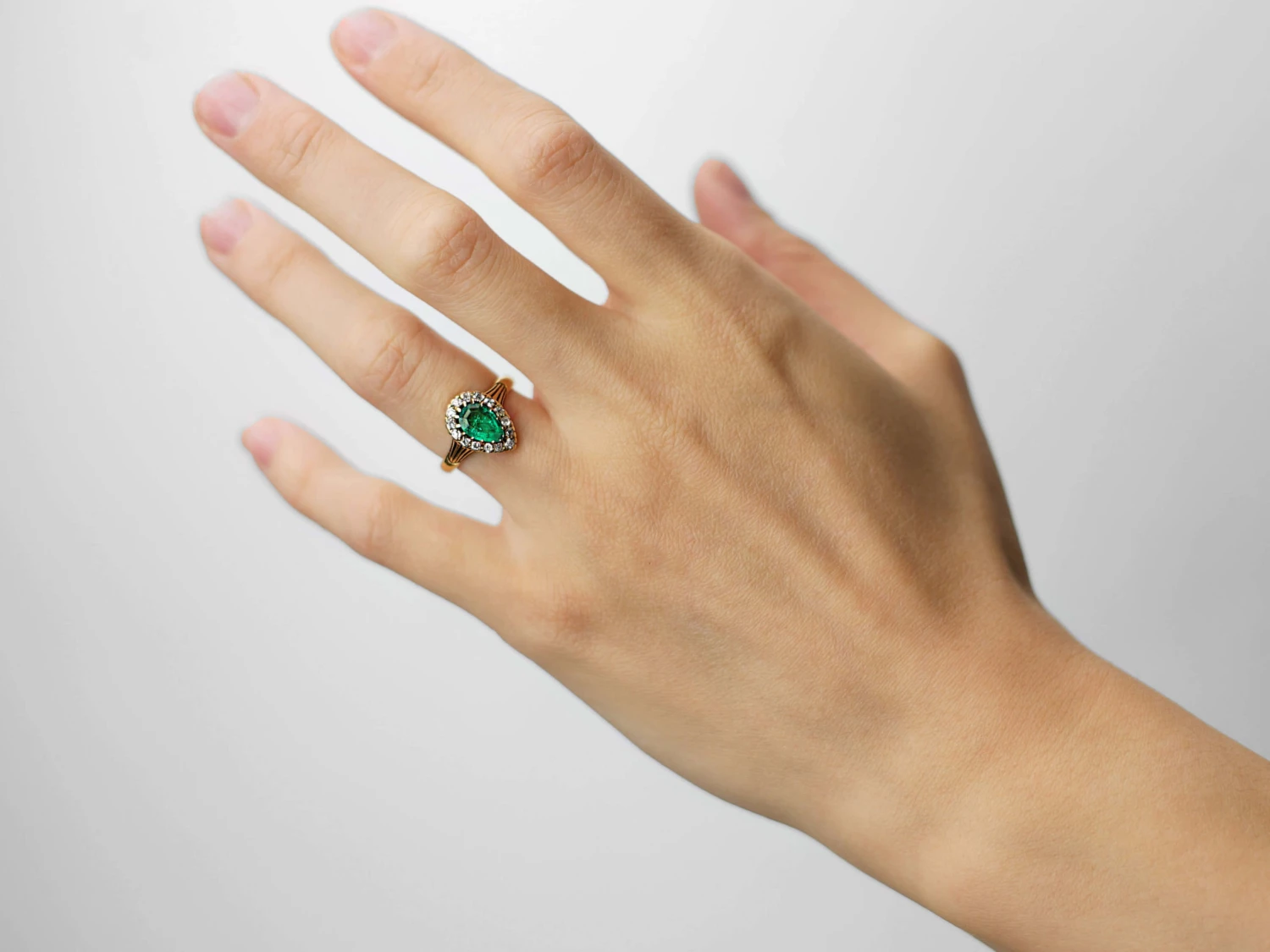 Victorian 18ct Gold, Emerald & Diamond Pear Shaped Ring 4 Victorian 18ct Gold, Emerald & Diamond Pear Shaped Ring - Image 2