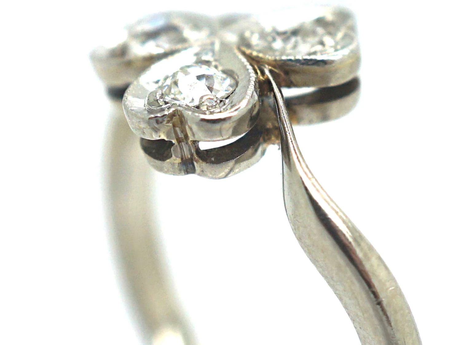Edwardian 18ct White Gold & Platinum, Diamond Three Leaf Clover Ring 5 Edwardian 18ct White Gold & Platinum, Diamond Three Leaf Clover Ring - Image 3