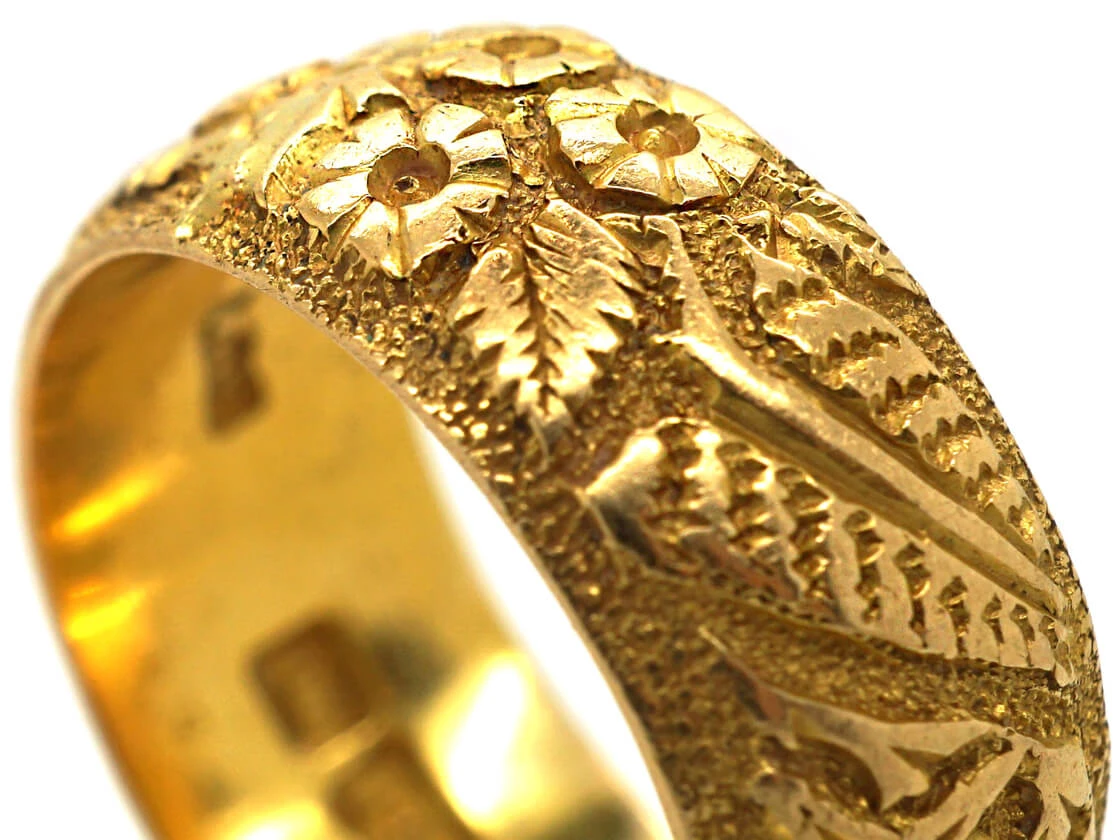 Victorian 18ct Gold Wedding Band 4 Victorian 18ct Gold Wedding Band - Image 2