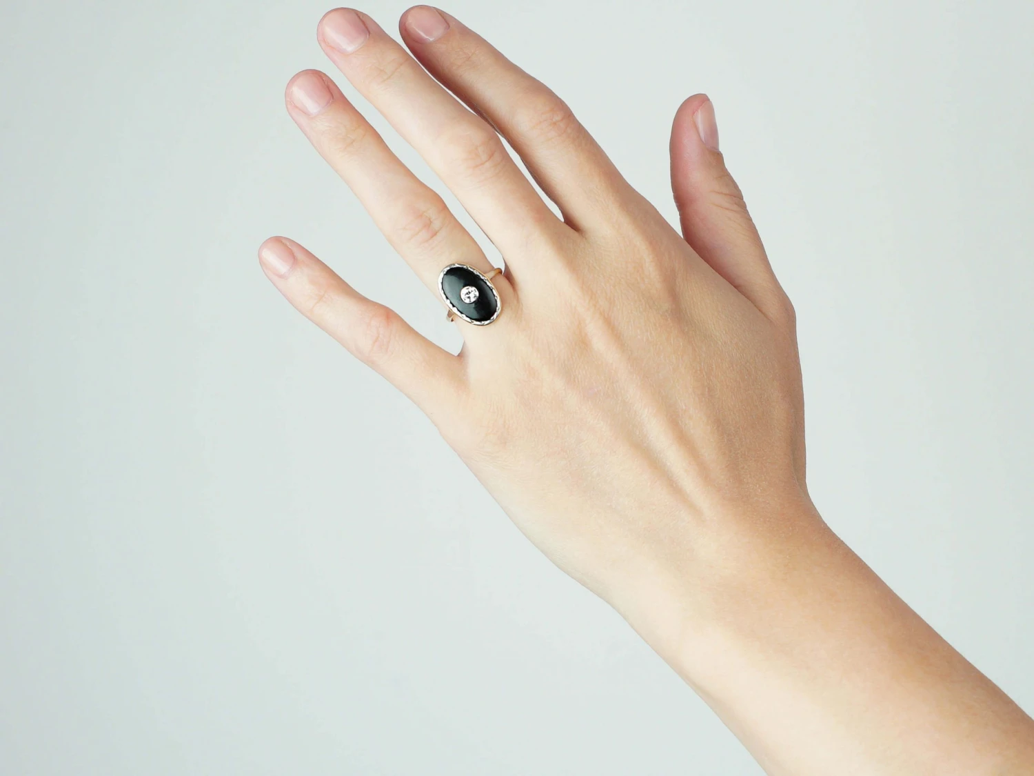 Art Deco 18ct Gold, Onyx & Diamond Oval Shaped Ring 4 Art Deco 18ct Gold, Onyx & Diamond Oval Shaped Ring - Image 2