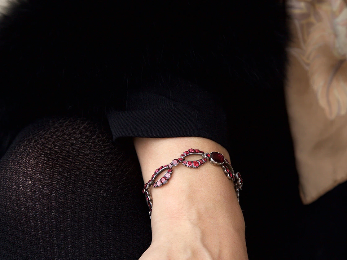 Georgian Silver & Flat Cut Almandine Garnet Bracelet 4 Georgian Silver & Flat Cut Almandine Garnet Bracelet - Image 2